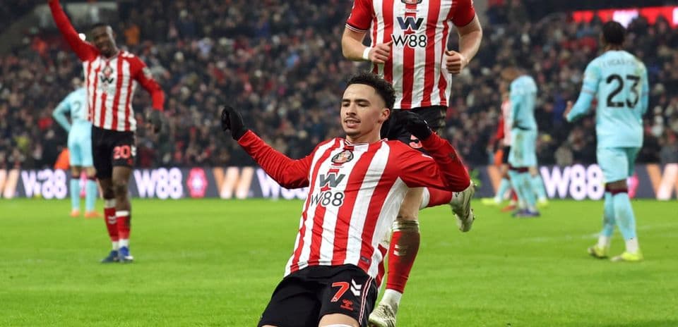 Sunderland Continues Strong Push with 3–0 Victory Over Burnley.jpg