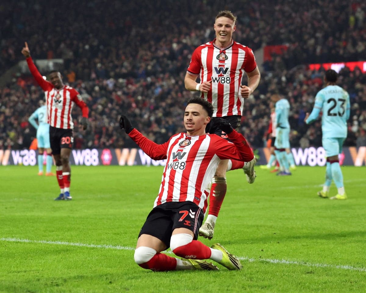 Sunderland Continues Strong Push with 3–0 Victory Over Burnley.jpg