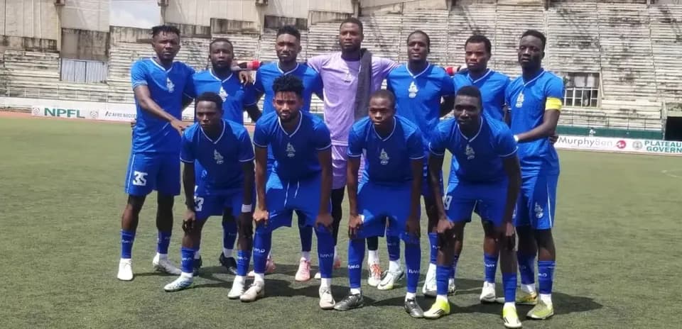 Rivers United team photo before NPFL match