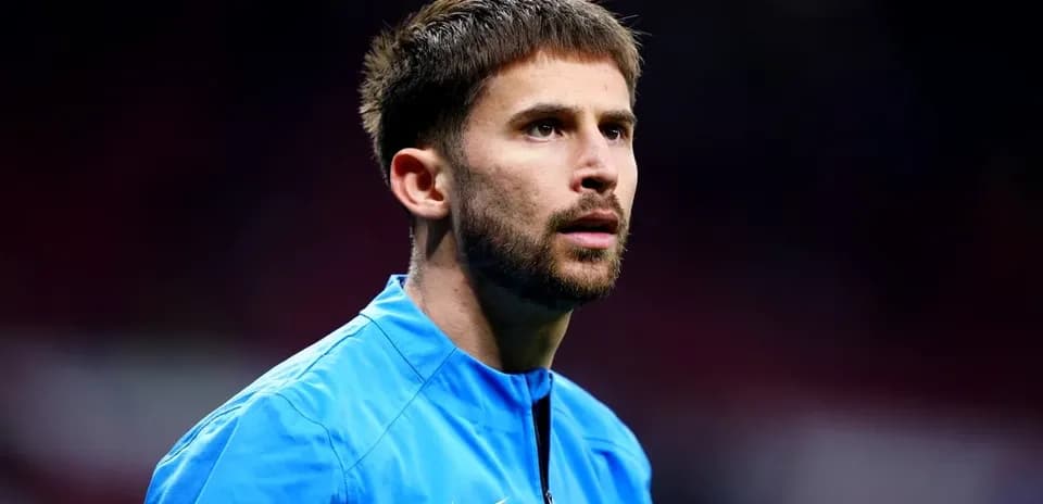 Player in blue training kit before match