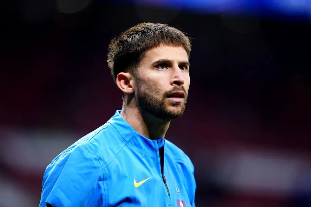 Player in blue training kit before match