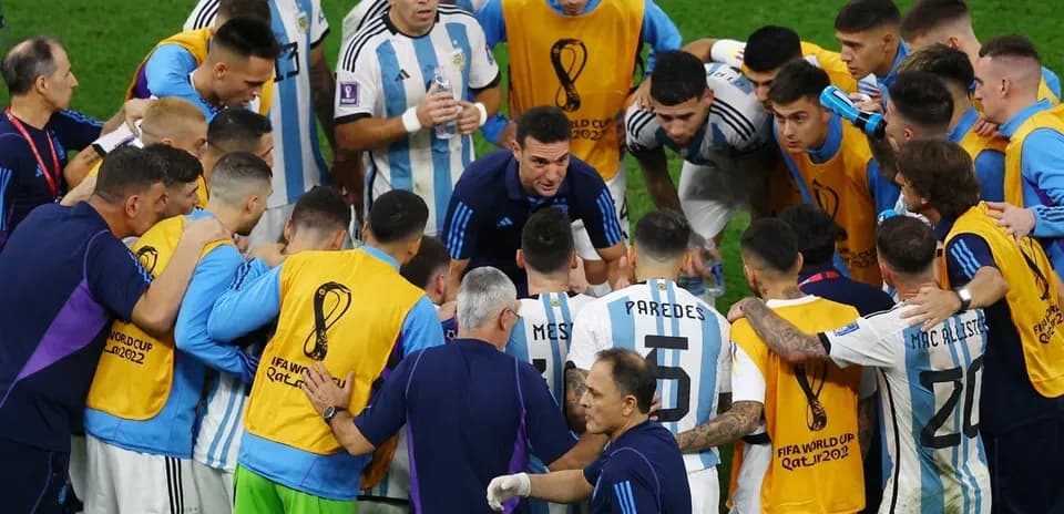 Argentina team huddled during a match briefing