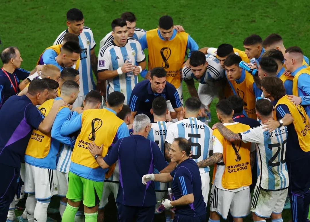 Argentina team huddled during a match briefing