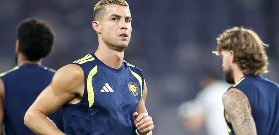 Cristiano Ronaldo warming up during training session