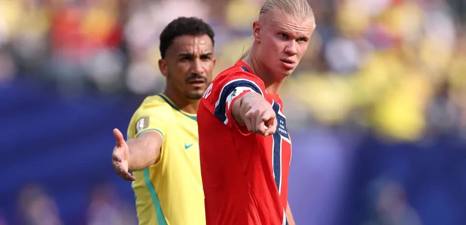 Players from Norway and Brazil during the match