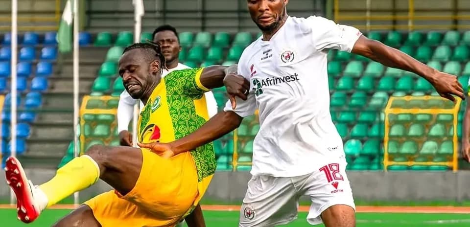 Katsina United player challenged by Rivers United player
