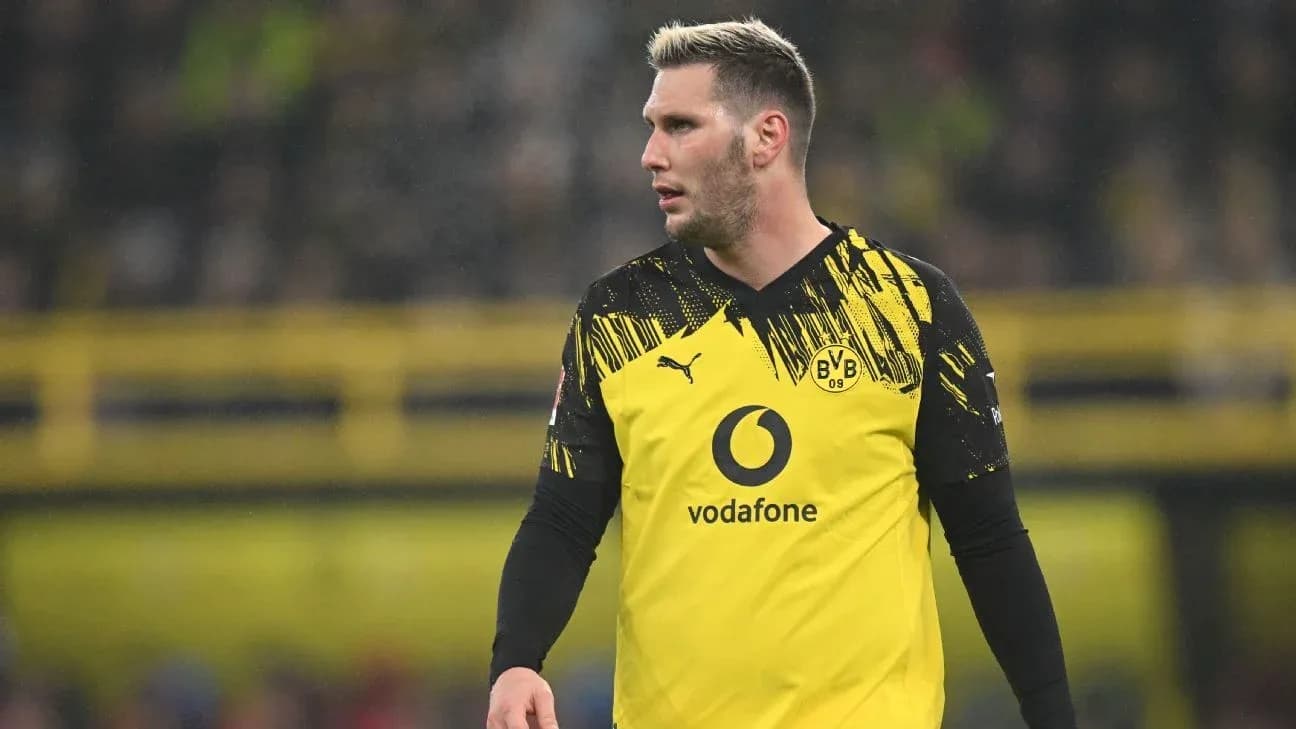 Player wearing Borussia Dortmund kit during match