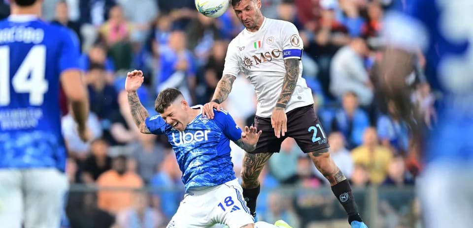 Napoli player challenges Como player for the ball