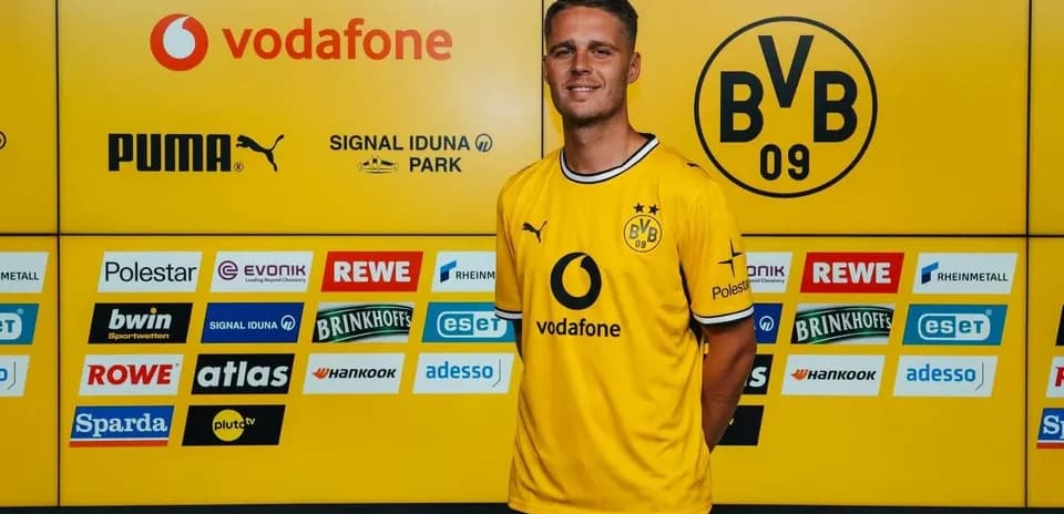 Player in Borussia Dortmund jersey at press event