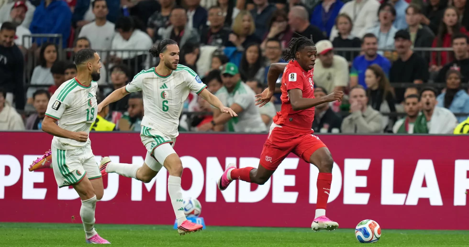 Players competing during Switzerland vs Algeria match