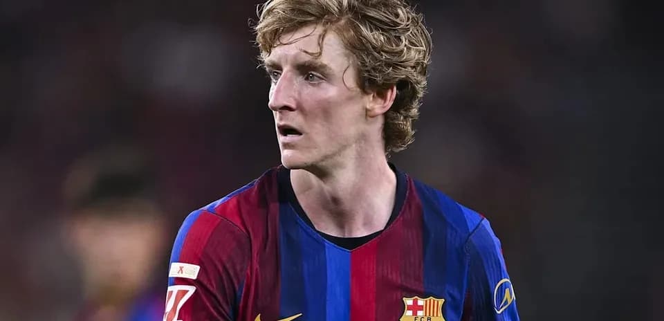 Player in FC Barcelona jersey during match