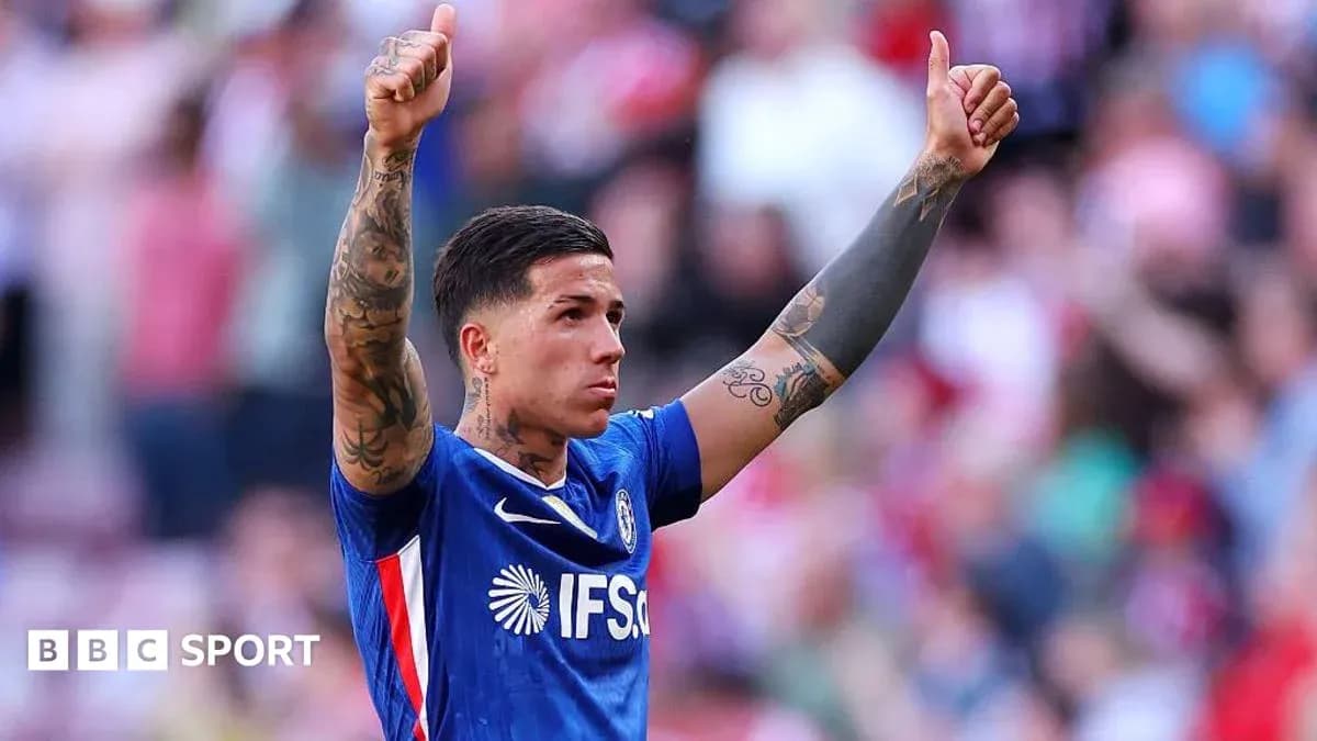 Player celebrating with thumbs up during match