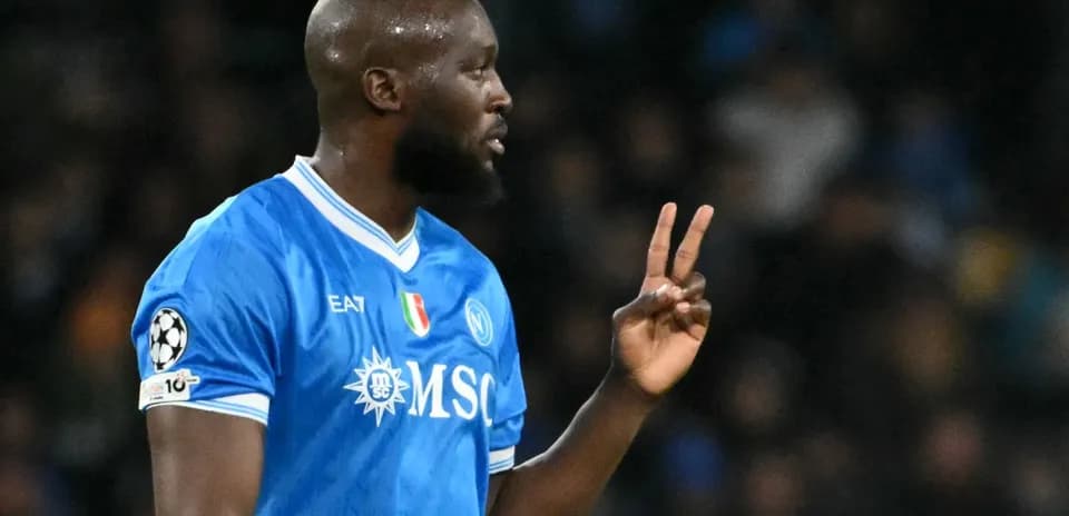 Player signaling during a football match