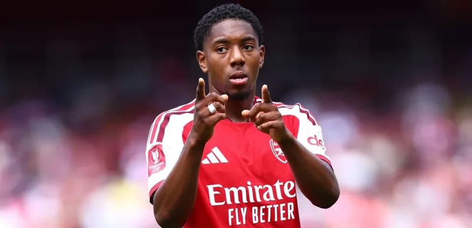 Player gesturing during match in Arsenal kit