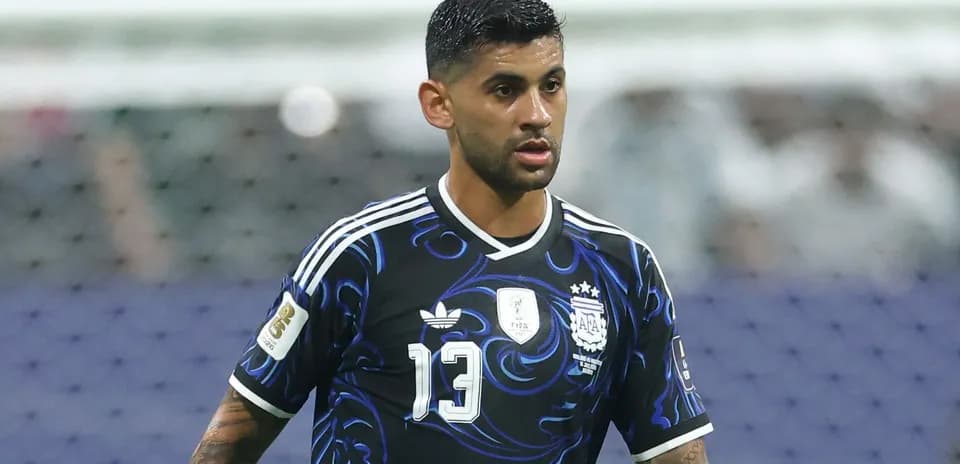Player in Argentina jersey during football match
