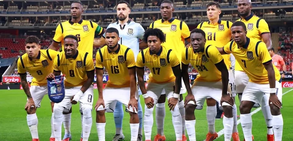 Ecuador national team posing before a match