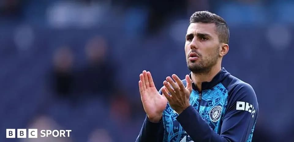 Player applauding fans before the match