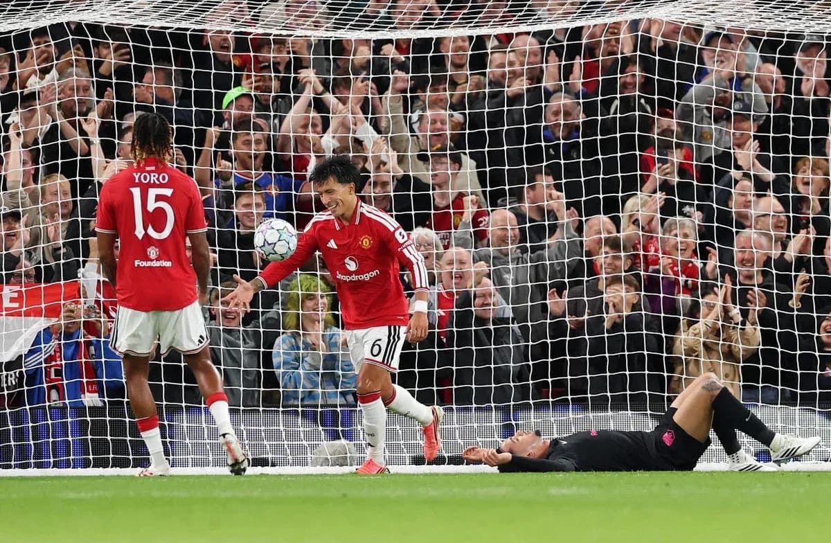 Manchester United players celebrating goal in match