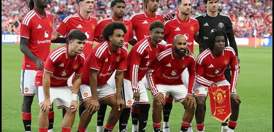 Manchester United team posing for group photo