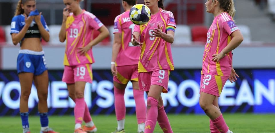 Players in pink and blue jerseys during match