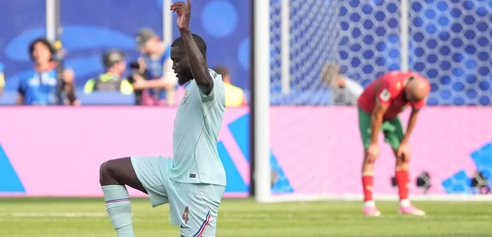 Player kneeling on field during match with opponents