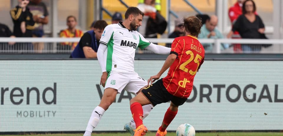 Sassuolo player challenging Lecce player for the ball