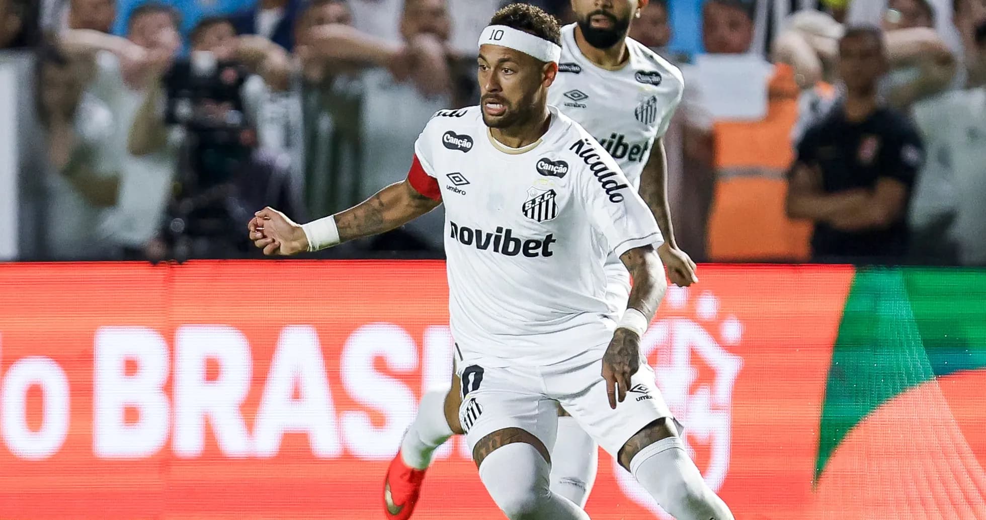 Neymar celebrating a goal during Santos match