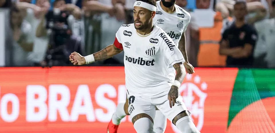 Neymar celebrating a goal during Santos match