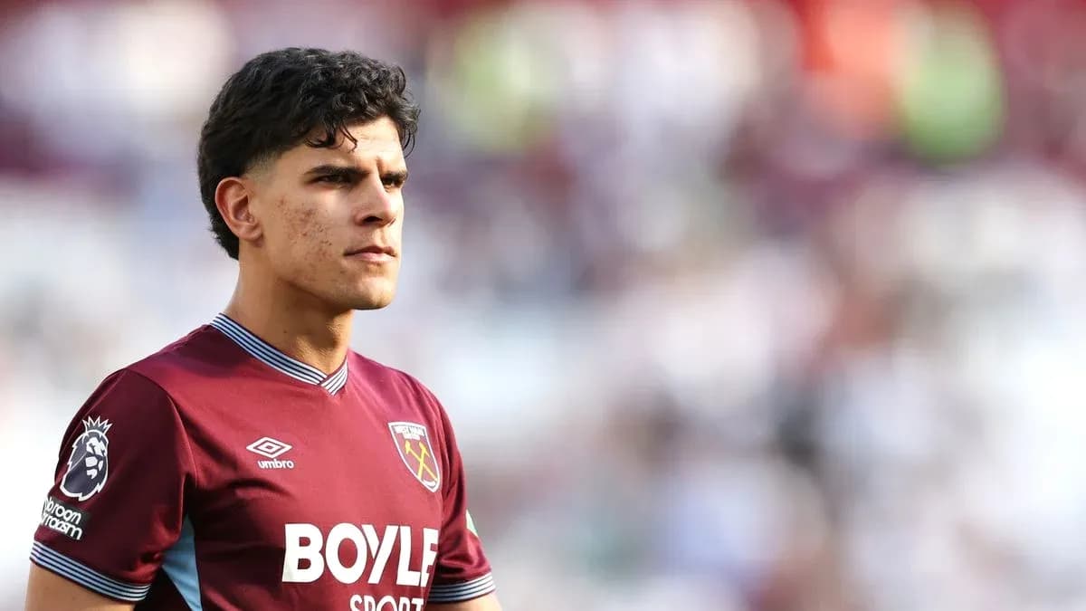 Player in West Ham United kit on the field