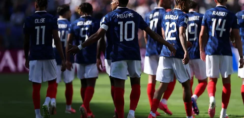 French team players walking on the pitch during match