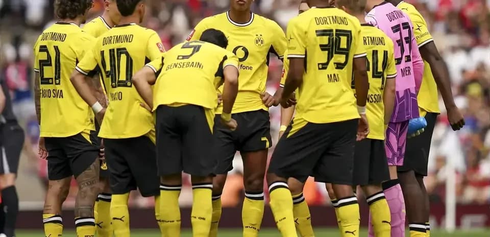 Borussia Dortmund players discussing during a match