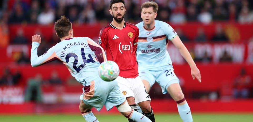 Bruno Fernandes evading a challenge during match