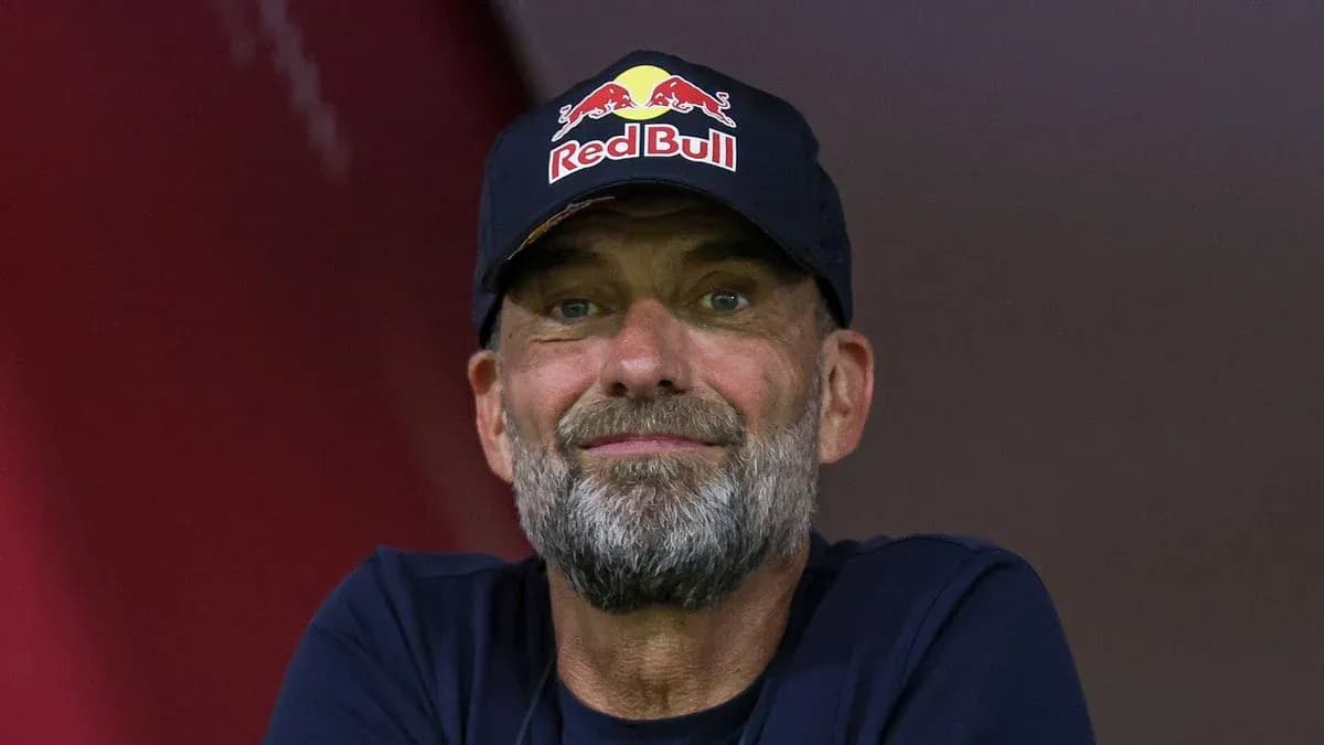 Coach wearing Red Bull cap during event