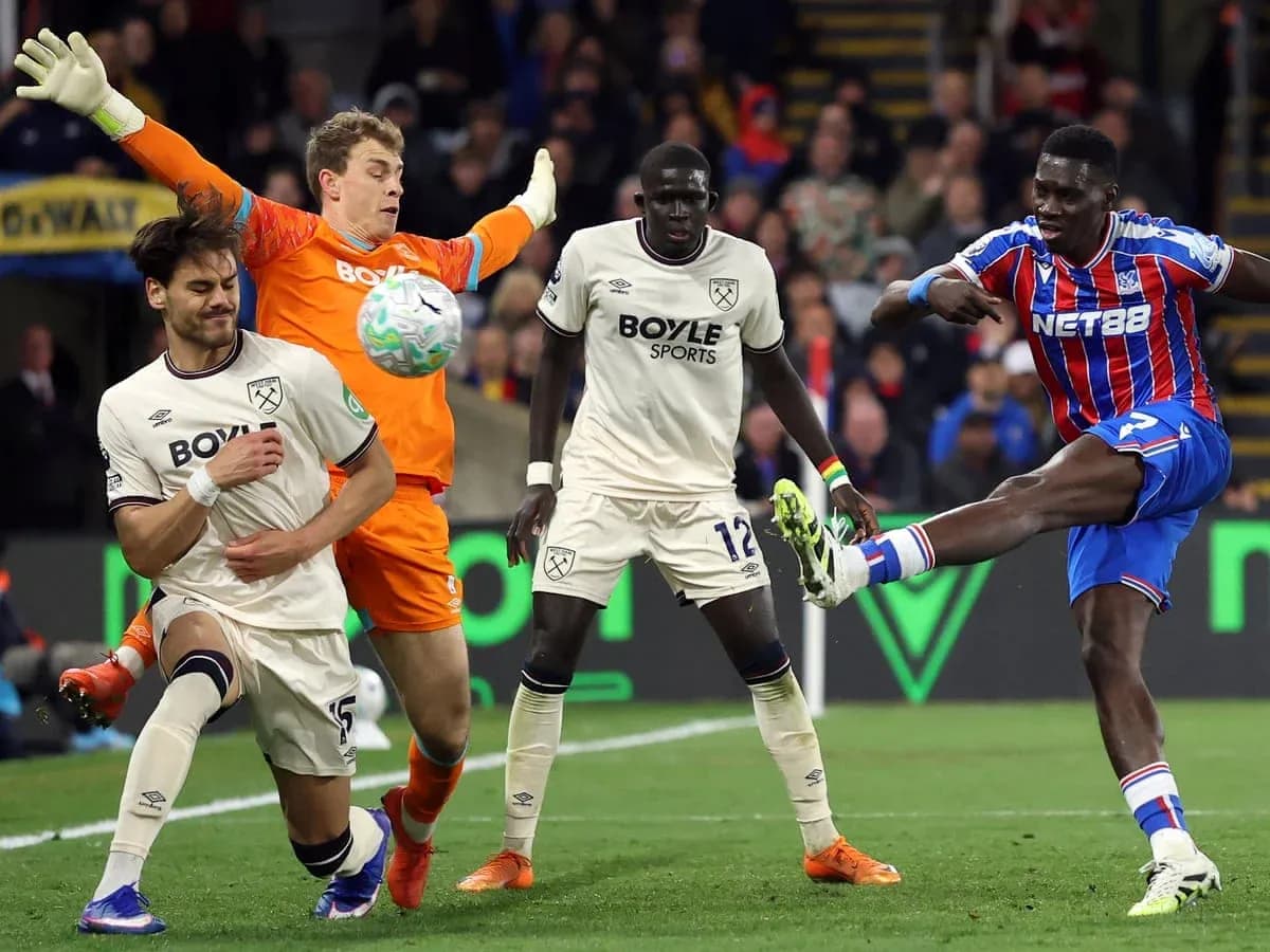 Crystal Palace player shoots during match against West Ham