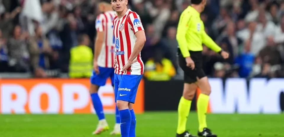 Atletico Madrid player looking dejected on the pitch