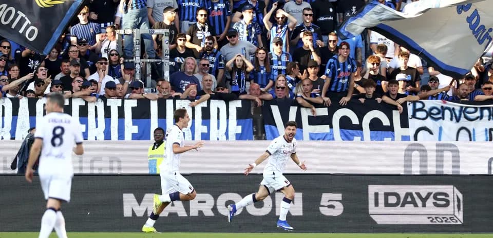 Atalanta fans celebrate during Serie A match