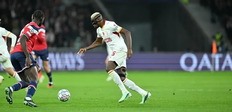 Player dribbling ball during Lille vs Galatasaray match