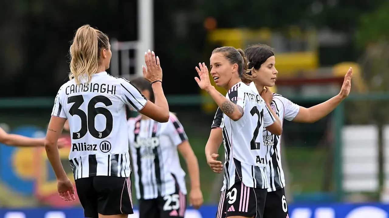 Juventus players celebrating during match