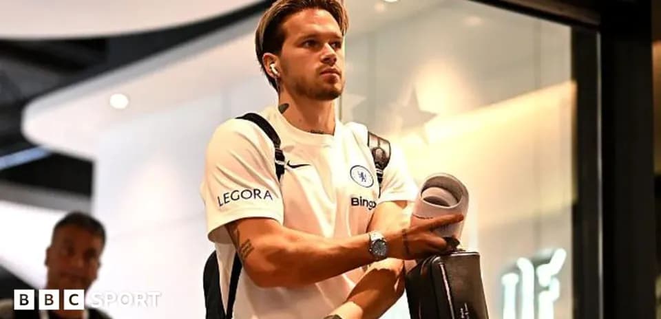 Player arriving at venue in Chelsea jersey