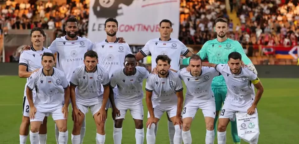 Ararat-Armenia team photo before match