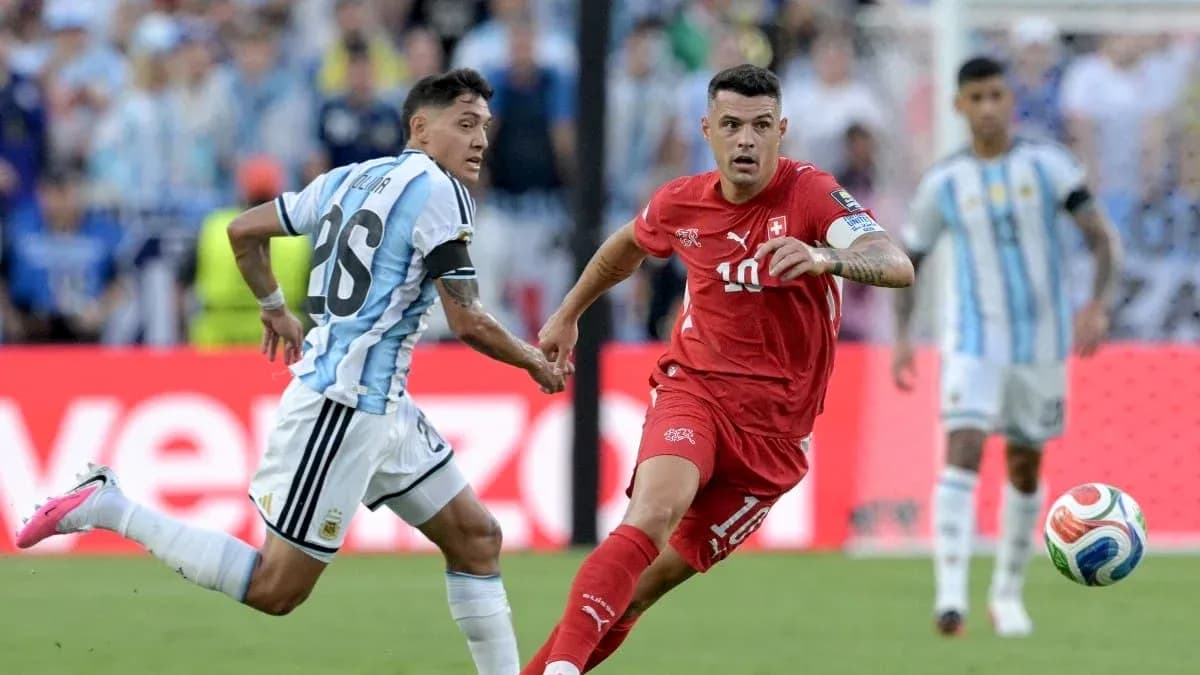 Argentinian player chasing Swiss player with ball