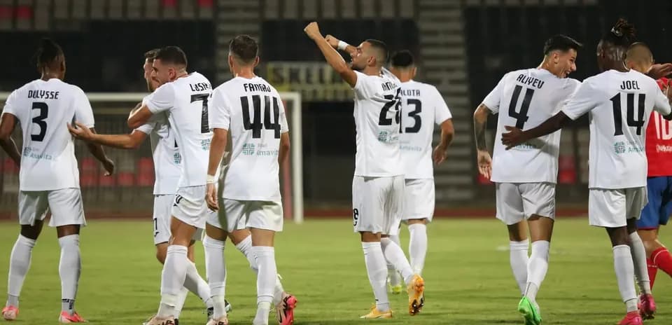 Omonia Nicosia players celebrating a goal