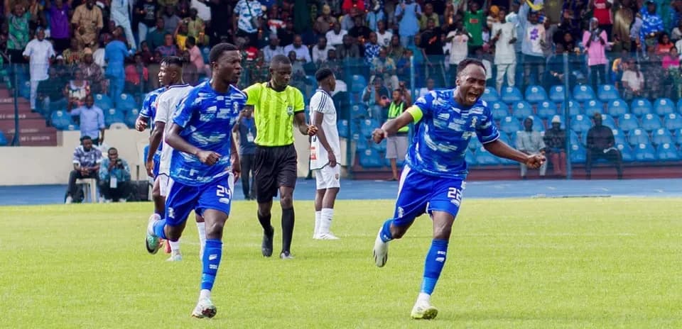 Players celebrating goal during Warri Wolves match