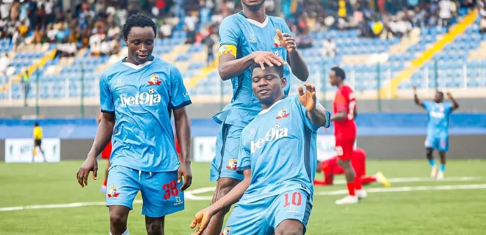 Warri Wolves players celebrating a goal