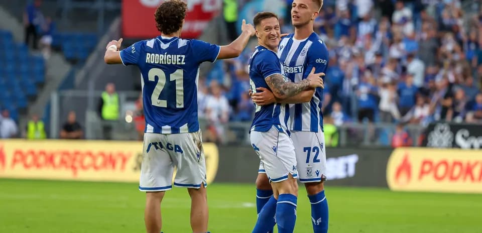 Lech Poznan players celebrating a goal