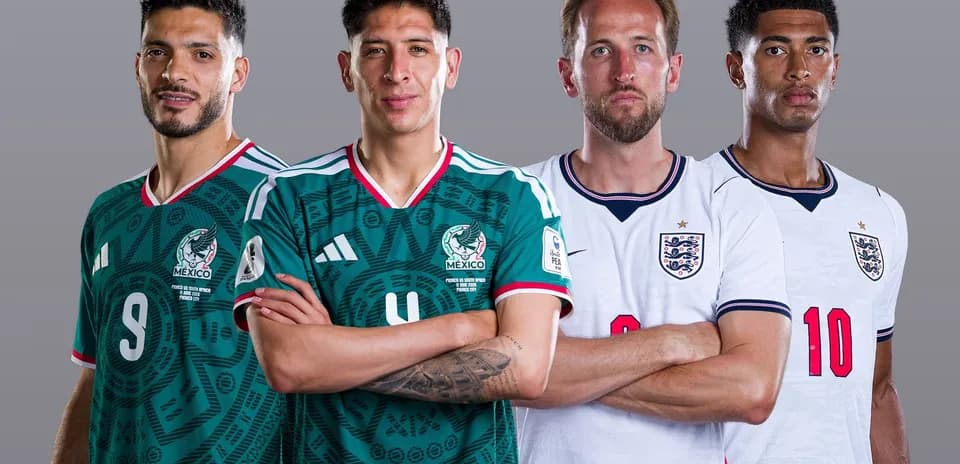 Mexico and England players posing for World Cup