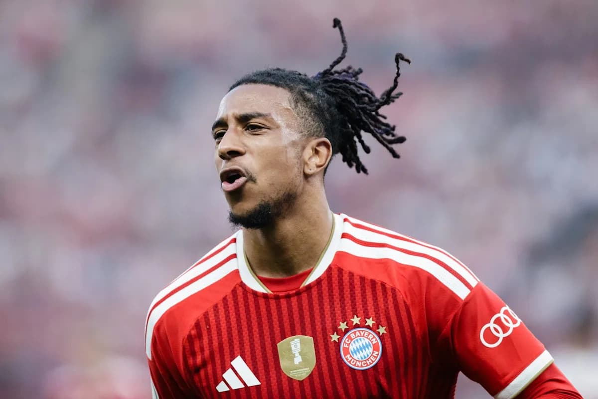 Player celebrating in Bayern Munich jersey during match