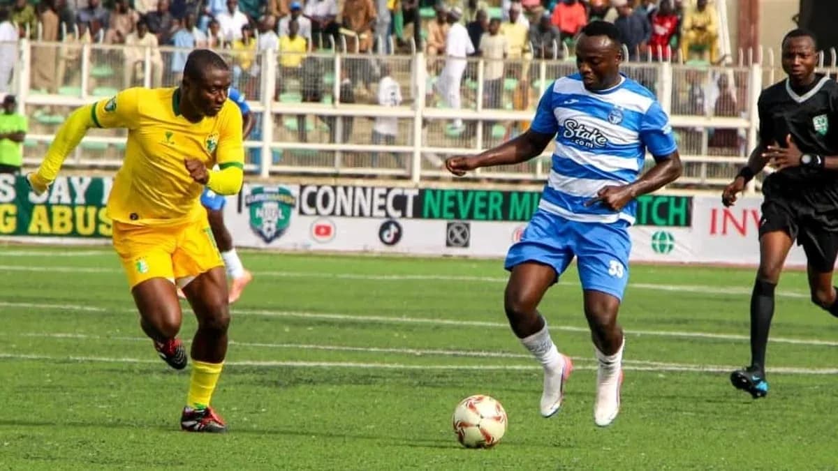 Players competing during Enyimba vs Plateau United match