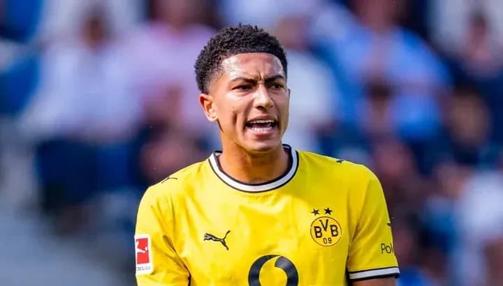 Player in yellow Borussia Dortmund jersey on field