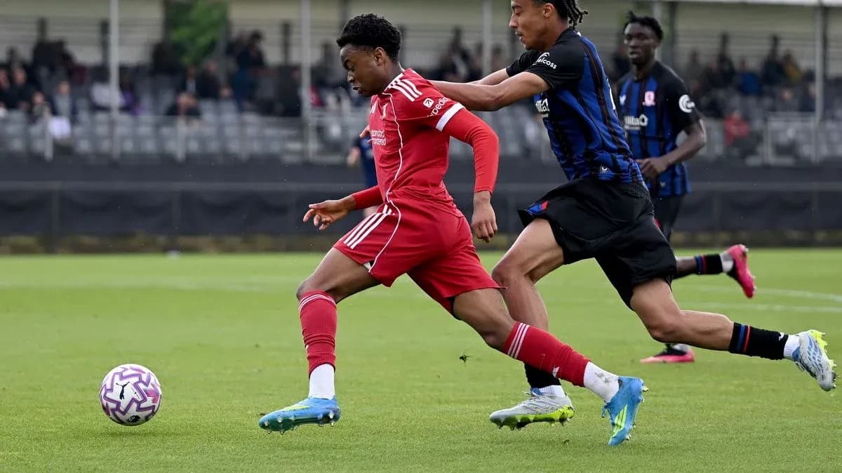 Player in red sprinting past opponent in blue